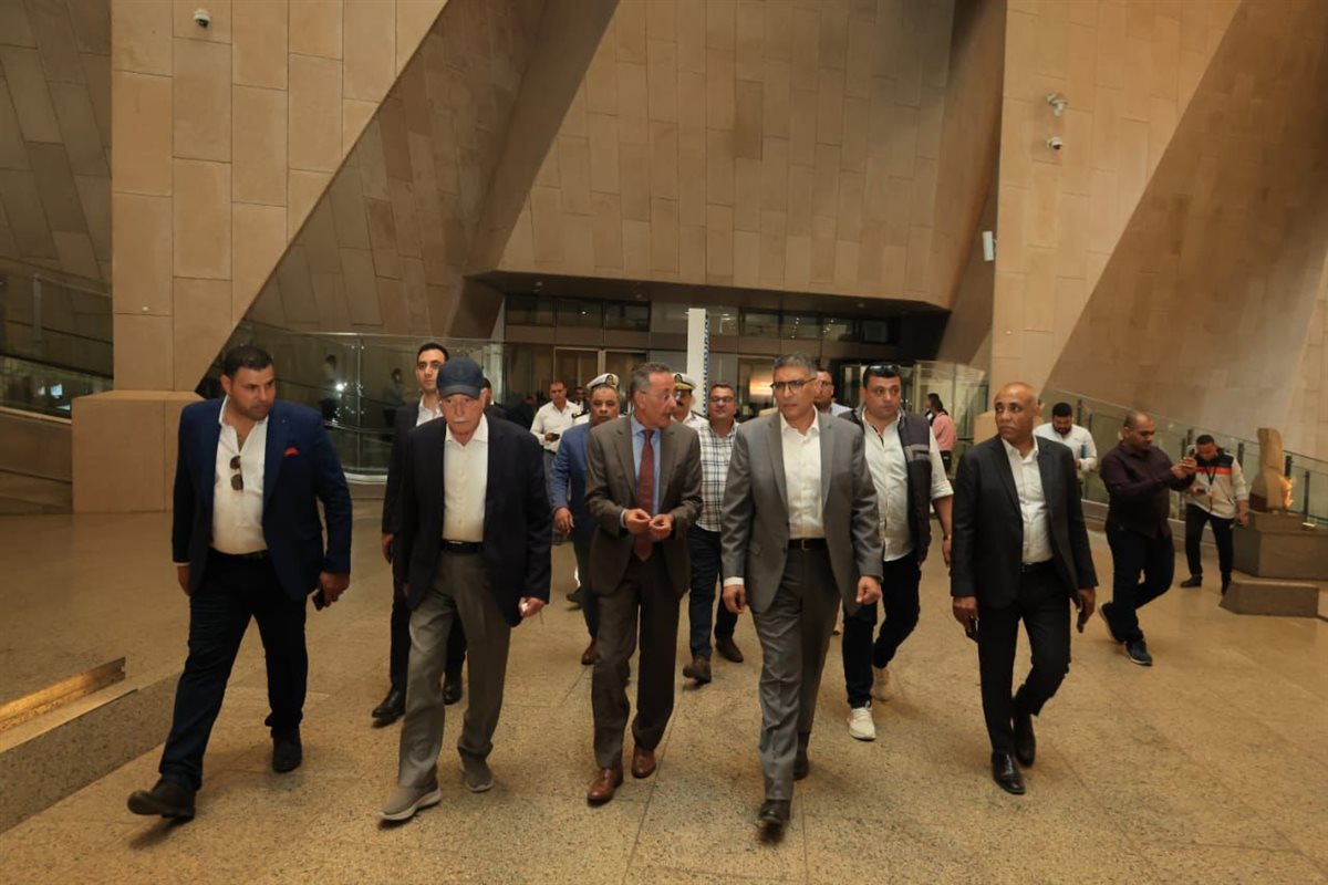 محافظ الجيزة ومستشار رئيس الجمهورية يتفقدان المتحف المصري الكبير 