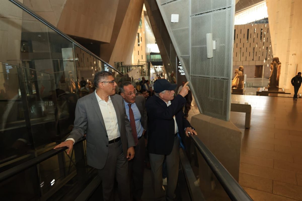محافظ الجيزة ومستشار رئيس الجمهورية يتفقدان المتحف المصري الكبير 