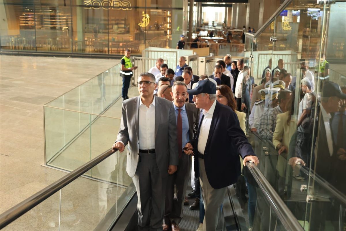 محافظ الجيزة ومستشار رئيس الجمهورية يتفقدان المتحف المصري الكبير 