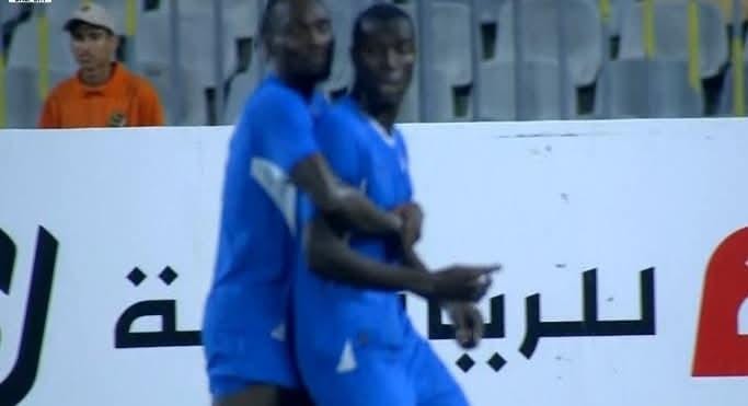 <strong>أهدرها حسام أشرف في النهاية.. شجار بين ثنائي سموحة قبل تنفيذ ركلة الجزاء في مباراة الجونة بالدوري الممتاز</strong>