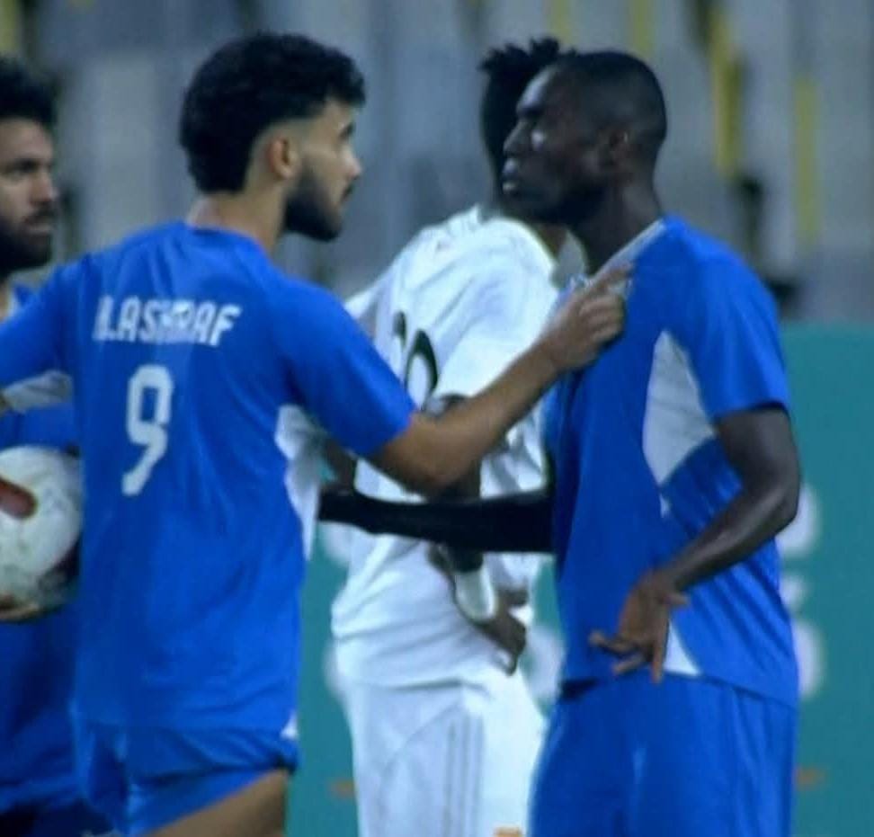 <strong>أهدرها حسام أشرف في النهاية.. شجار بين ثنائي سموحة قبل تنفيذ ركلة الجزاء في مباراة الجونة بالدوري الممتاز</strong>