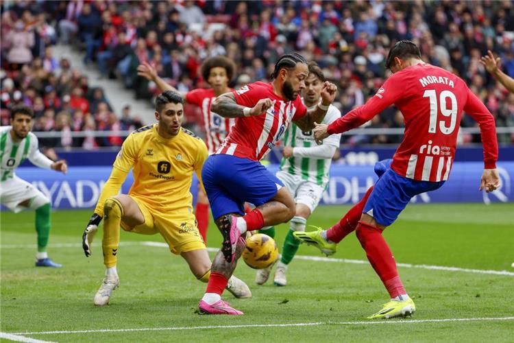 القنوات الناقلة لمشاهدة بث مباشر مباراة أتلتيكو مدريد وريال بيتيس اليوم في الدوري الإسباني 