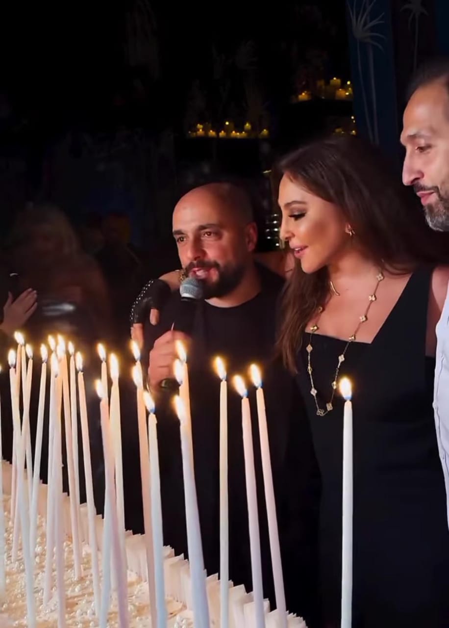 بحضور أحمد السقا وماجد المصري وكريم فهمي.. إليسا تحتفل بعيد ميلادها في بيروت