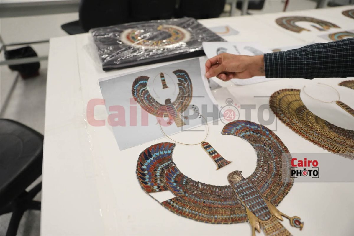 قلادة ذهبية للملك توت عنخ آمون