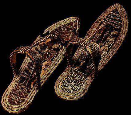 صندل الملك توت عنخ آمون