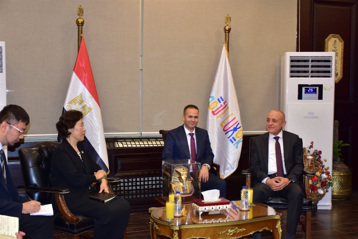 محافظ الأقصر يستقبل وفد سيشوان الصيني