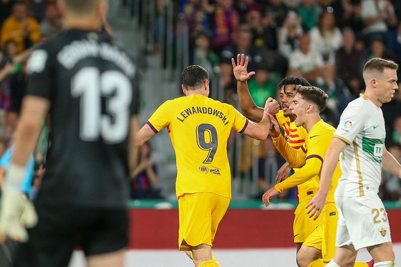 القنوات الناقلة لمباراة برشلونة وإلتشي بث مباشر