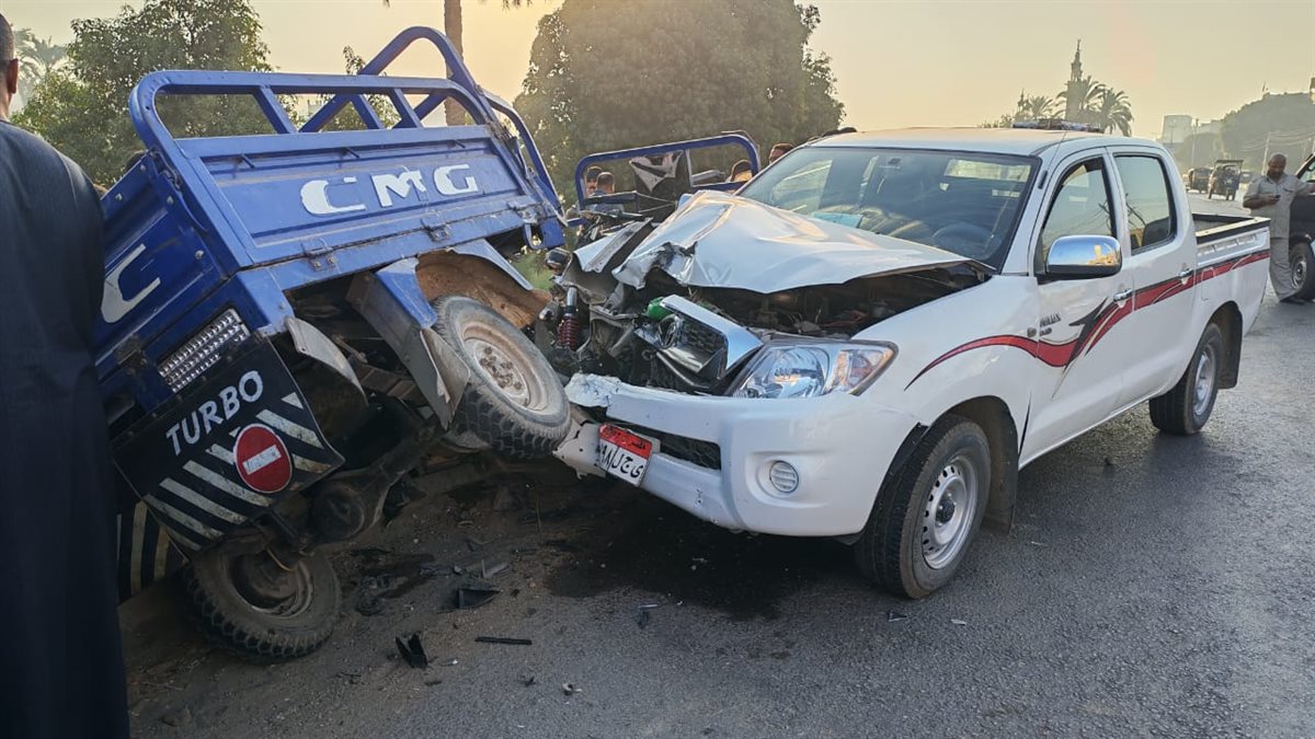 حادث تصادم سيارة نقل و2 تروسيكل 