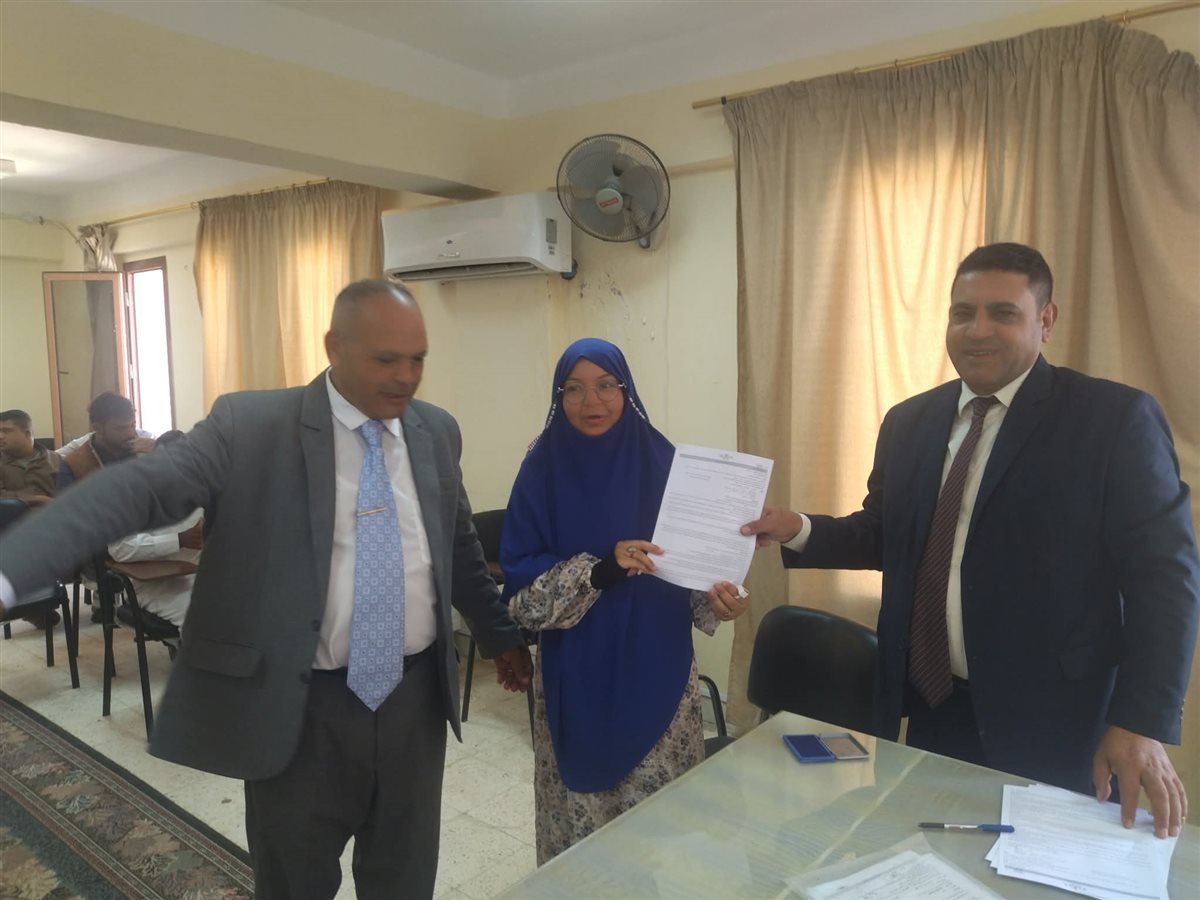 مديرية العمل تسلم 15 عقد عمل لذوي الهمم بجنوب سيناء 