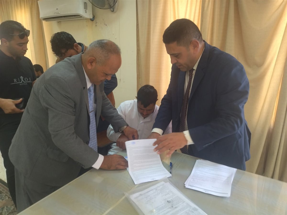 مديرية العمل تسلم 15 عقد عمل لذوي الهمم بجنوب سيناء 