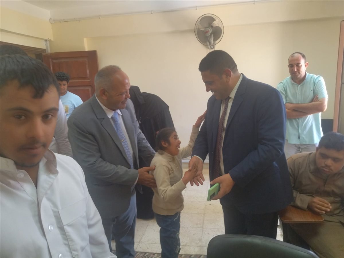 مديرية العمل تسلم 15 عقد عمل لذوي الهمم بجنوب سيناء 