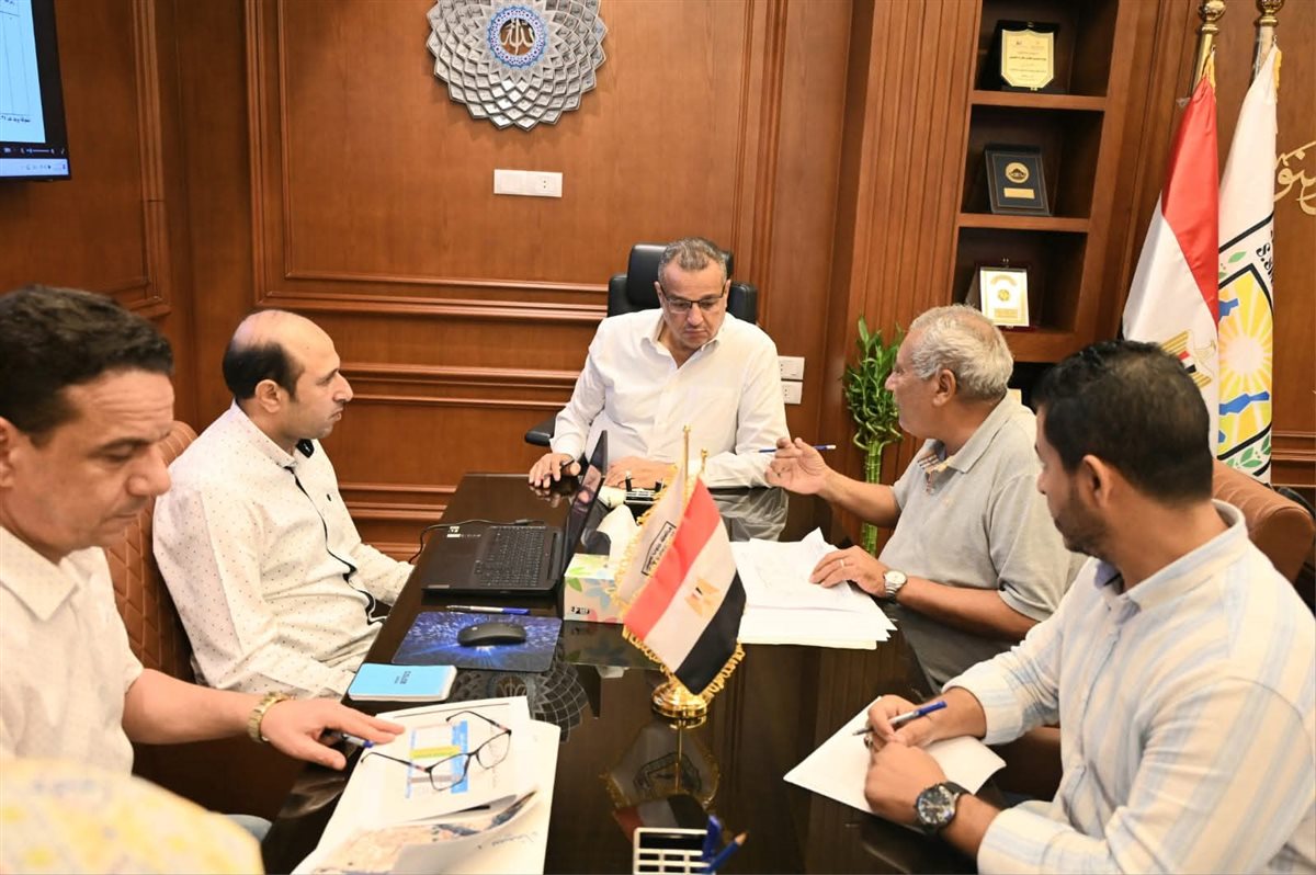 محافظ جنوب سيناء يناقش ظاهرة التعديات على أملاك الدولة 