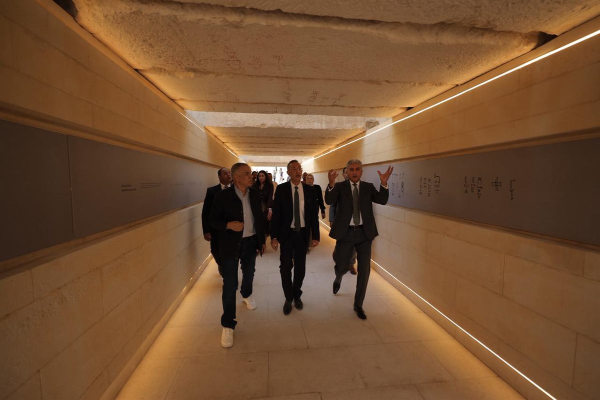 وزير السياحة