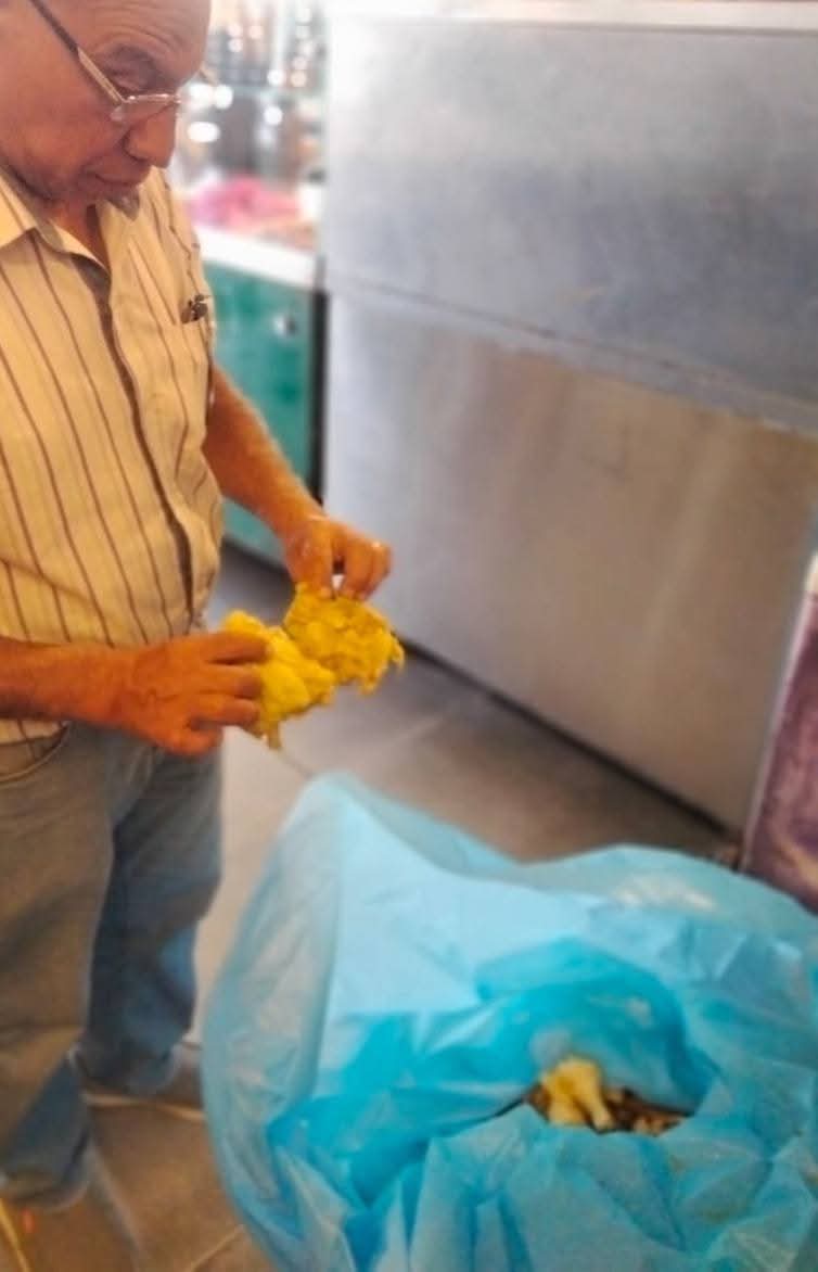  ضبط 99 كيلو دجاج فاسد داخل مطعم شهير بمطروح