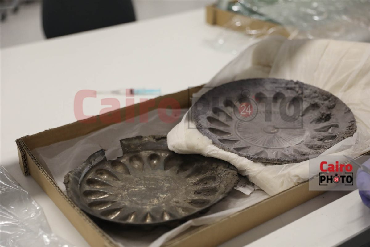 <strong>طبقان أثريان من الفضة</strong>