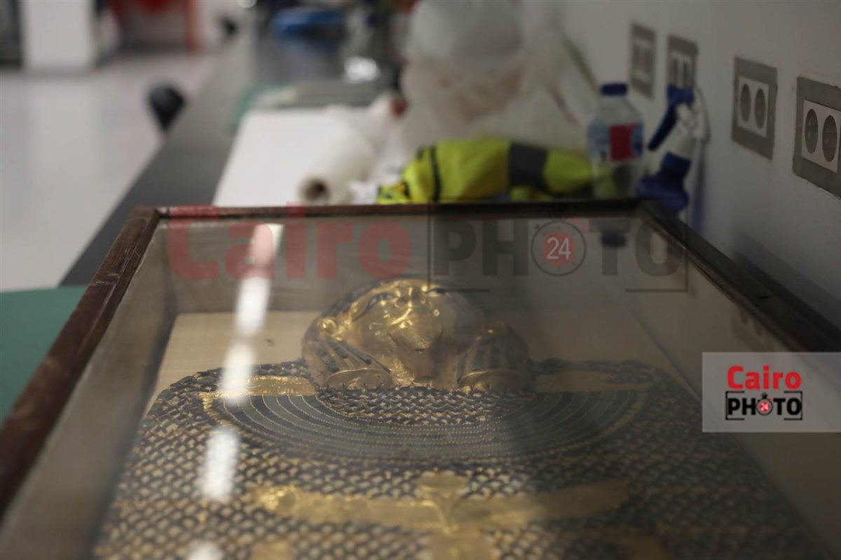 <strong>غطاء ذهبي لحاكم قديم </strong>