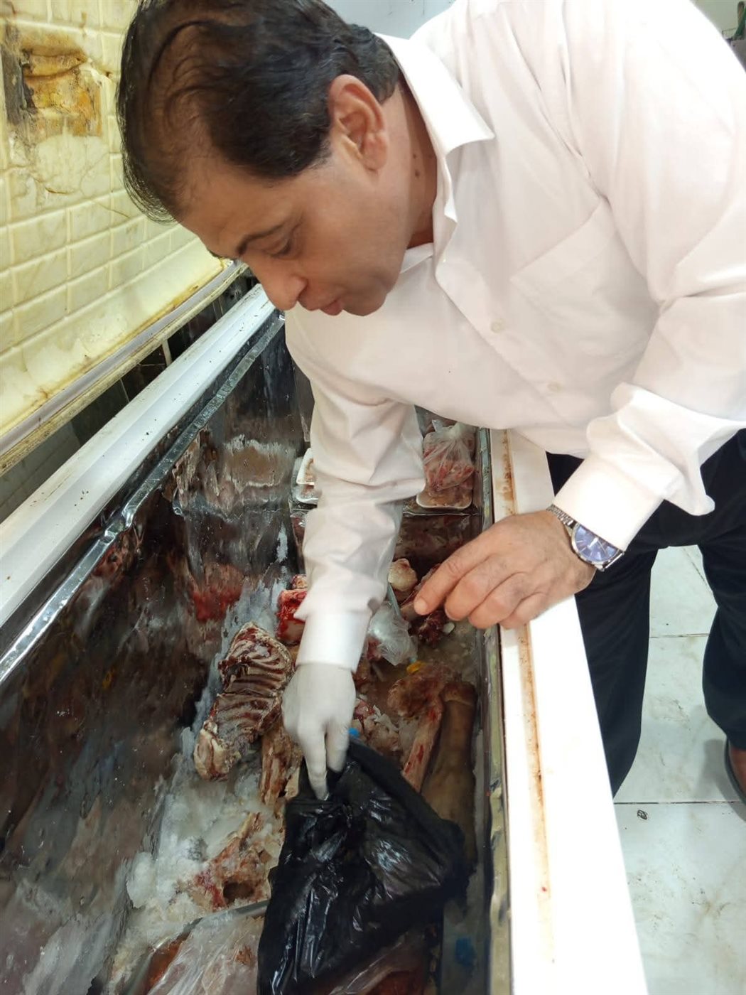 ضبط 43 كيلو لحومًا فاسدة في حملة مشتركة لمديرية الطب البيطري ومباحث التموين بالأقصر