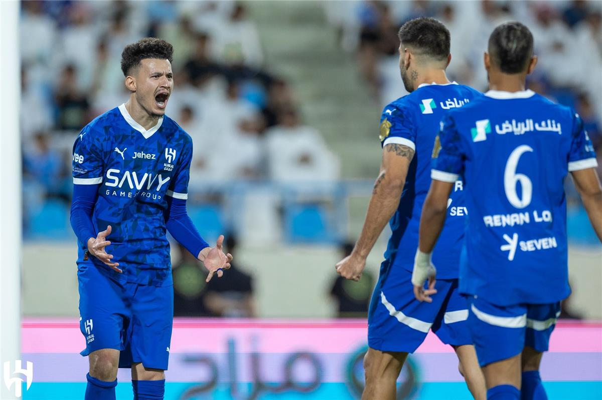 القنوات الناقلة لمشاهدة بث مباشر مباراة الهلال والأخدود اليوم في كأس الملك