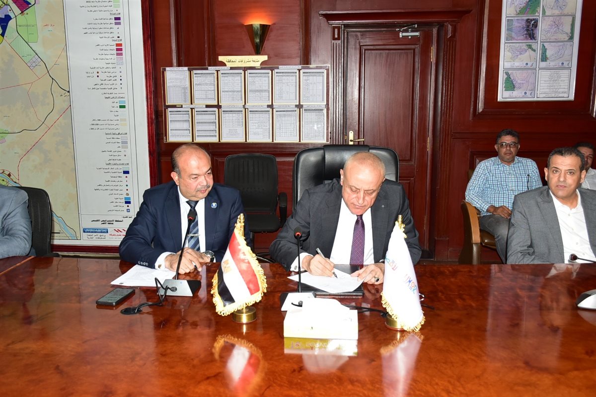 محافظ الأقصر يستعرض أعمال لجنة حصر المناطق المؤجرة 