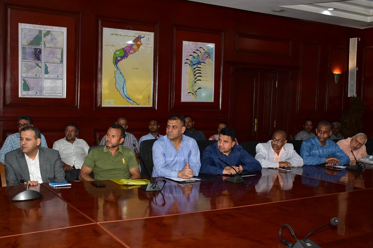 محافظ الأقصر يستعرض أعمال لجنة حصر المناطق المؤجرة 