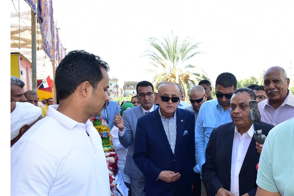محافظ الأقصر يفتتح سوق اليوم الواحد بالبياضية