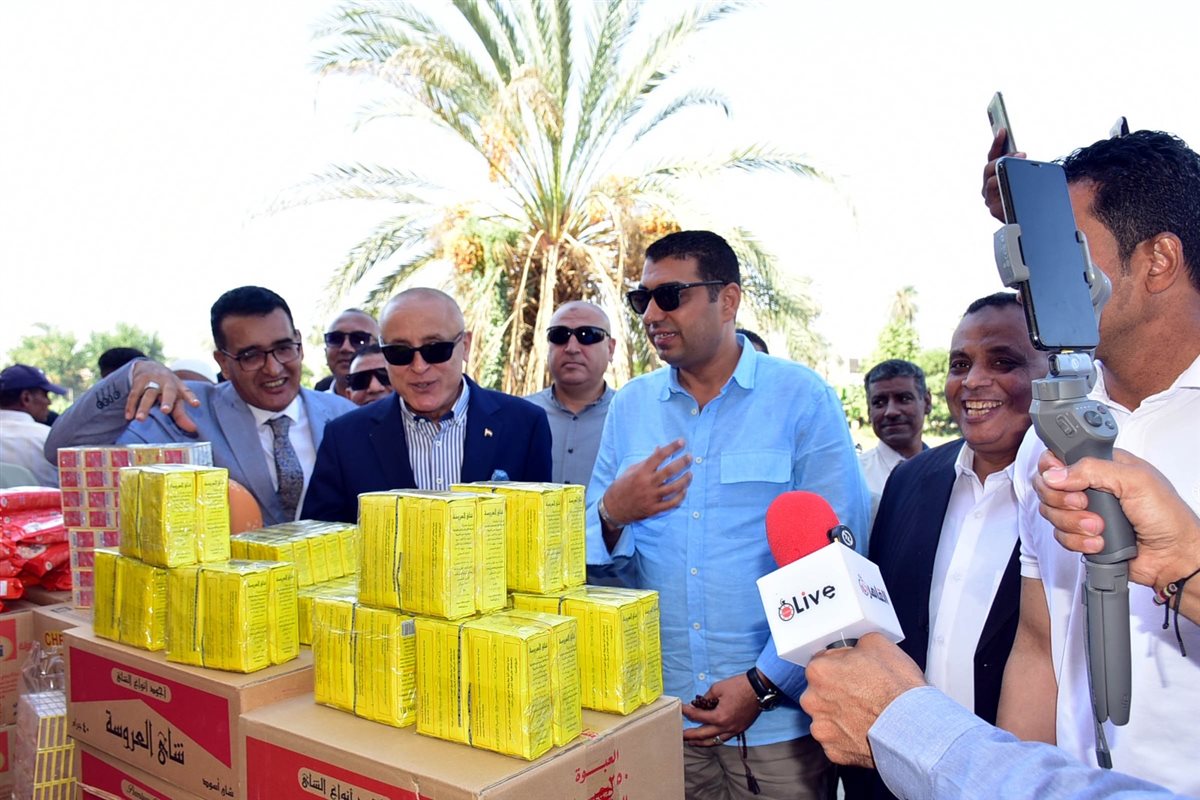 محافظ الأقصر يفتتح سوق اليوم الواحد بالبياضية