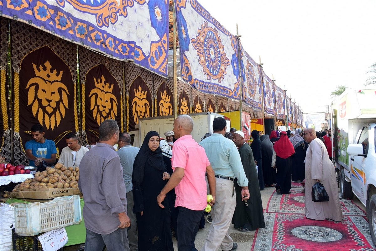 محافظ الأقصر يفتتح سوق اليوم الواحد بالبياضية