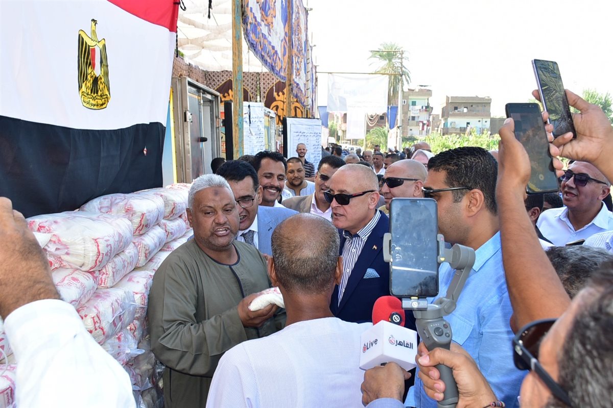 محافظ الأقصر يفتتح سوق اليوم الواحد بالبياضية