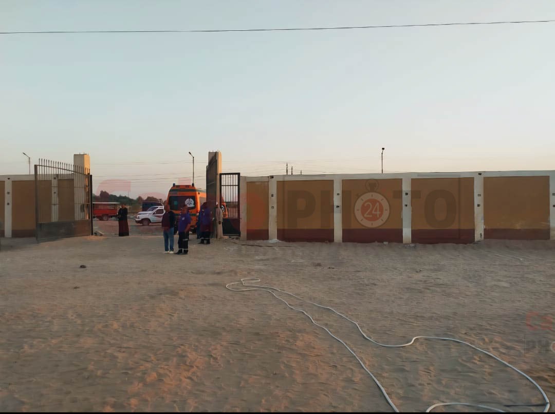 صور مكان مصرع عمال بصعق كهربائي في قنا