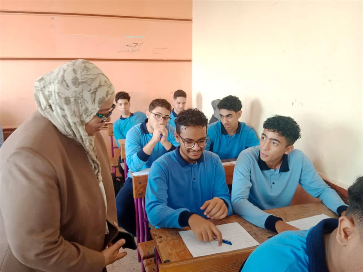 جولة ميدانية لمدير عام المدارس الرسمية والمتميزة للغات لمتابعة سير العملية التعليمية 