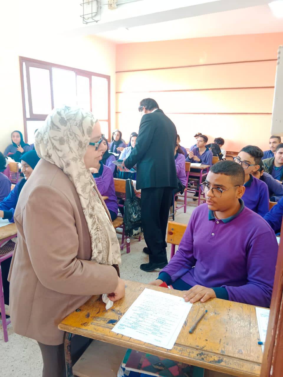 جولة ميدانية لمدير عام المدارس الرسمية والمتميزة للغات لمتابعة سير العملية التعليمية 