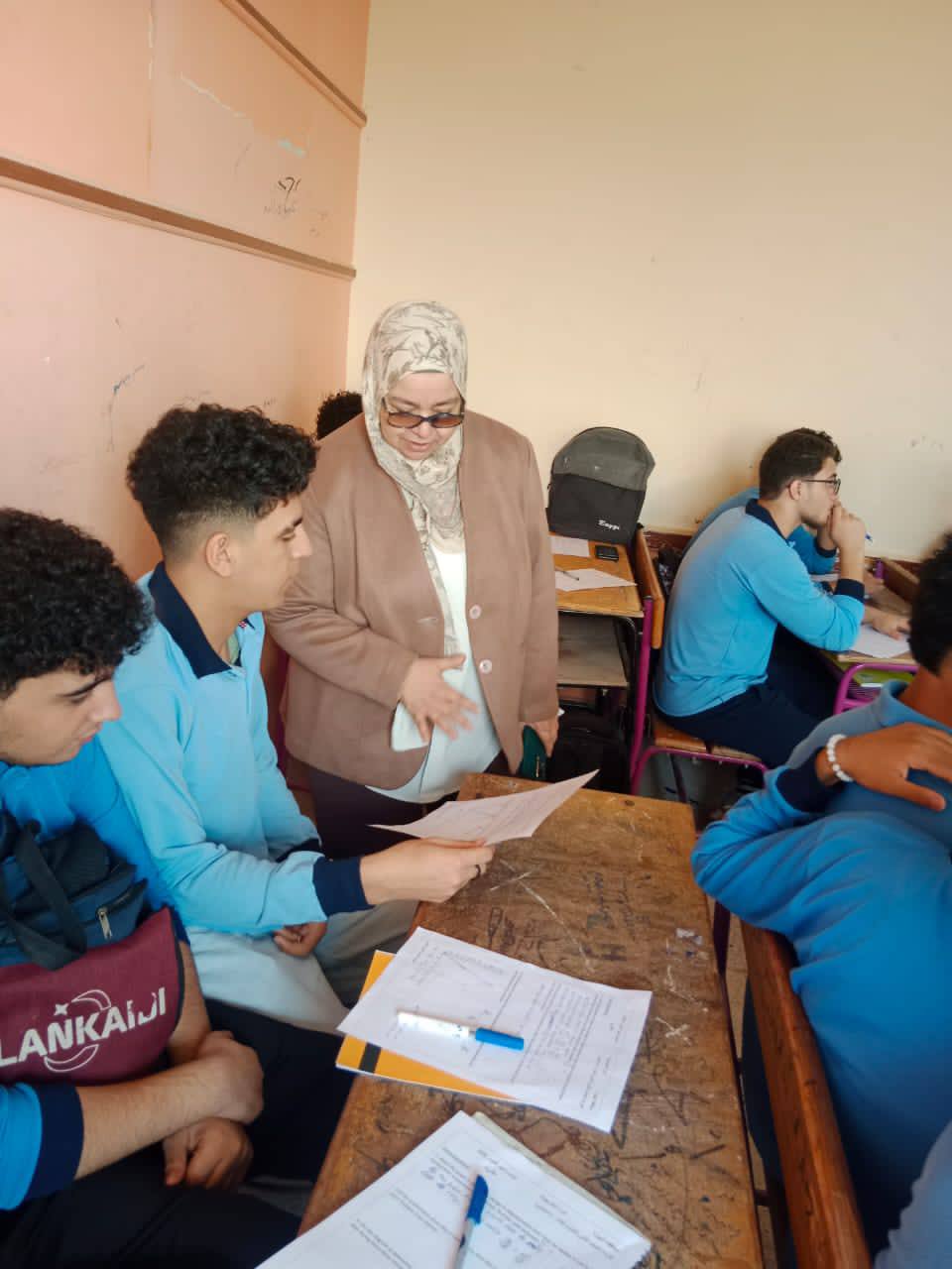 جولة ميدانية لمدير عام المدارس الرسمية والمتميزة للغات لمتابعة سير العملية التعليمية 