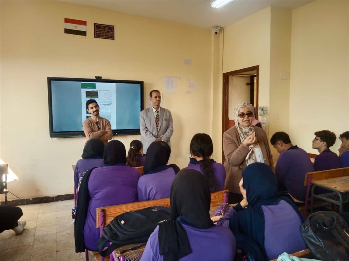 جولة ميدانية لمدير عام المدارس الرسمية والمتميزة للغات لمتابعة سير العملية التعليمية 