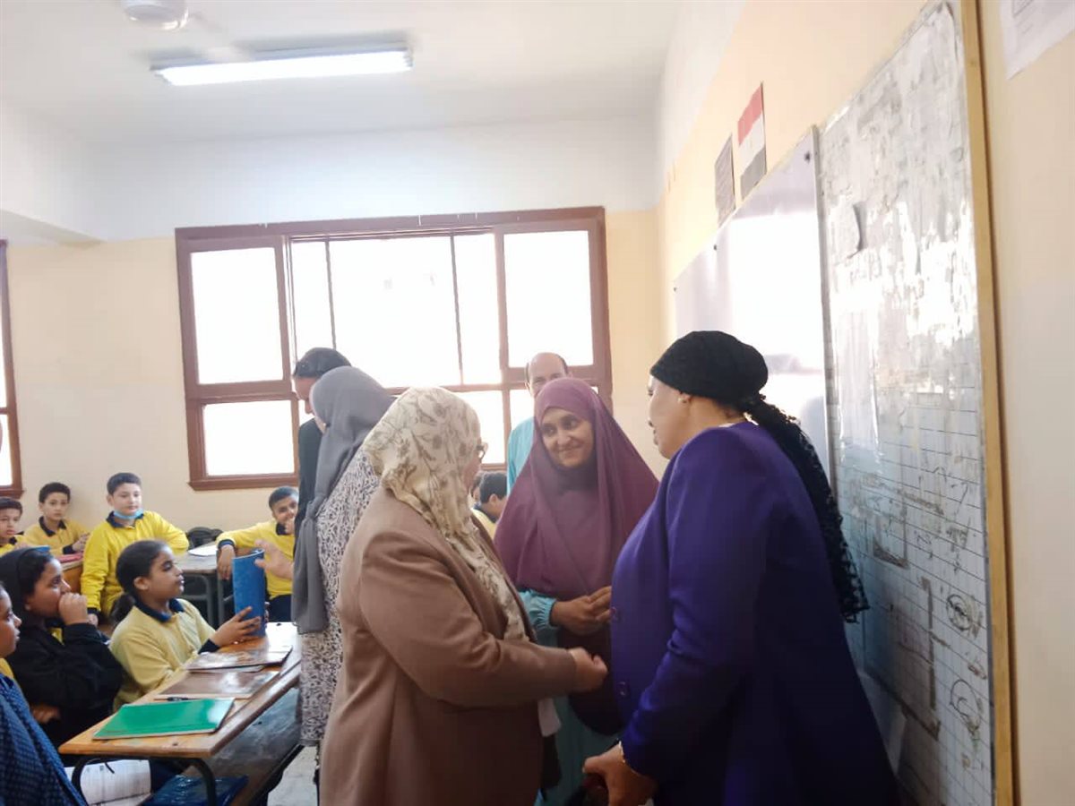 جولة ميدانية لمدير عام المدارس الرسمية والمتميزة للغات لمتابعة سير العملية التعليمية 