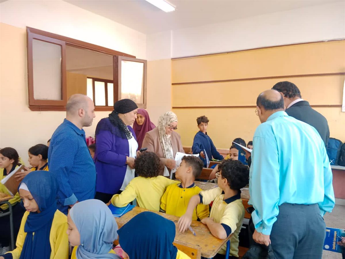جولة ميدانية لمدير عام المدارس الرسمية والمتميزة للغات لمتابعة سير العملية التعليمية 