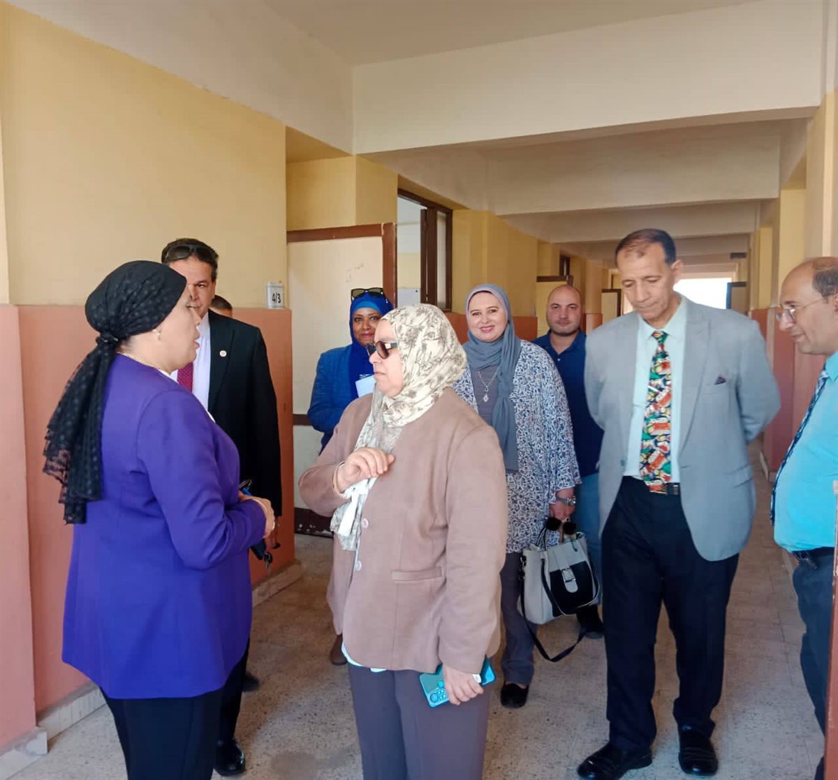 جولة ميدانية لمدير عام المدارس الرسمية والمتميزة للغات لمتابعة سير العملية التعليمية 