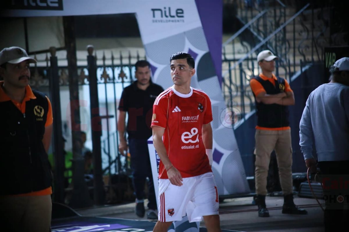 لقطات من الشوط الأول لمباراة الأهلي وبتروجت في الدوري الممتاز