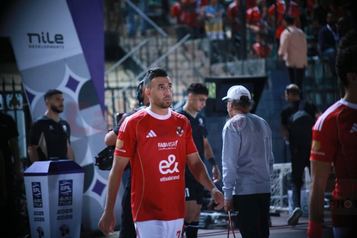 لقطات من الشوط الأول لمباراة الأهلي وبتروجت في الدوري الممتاز