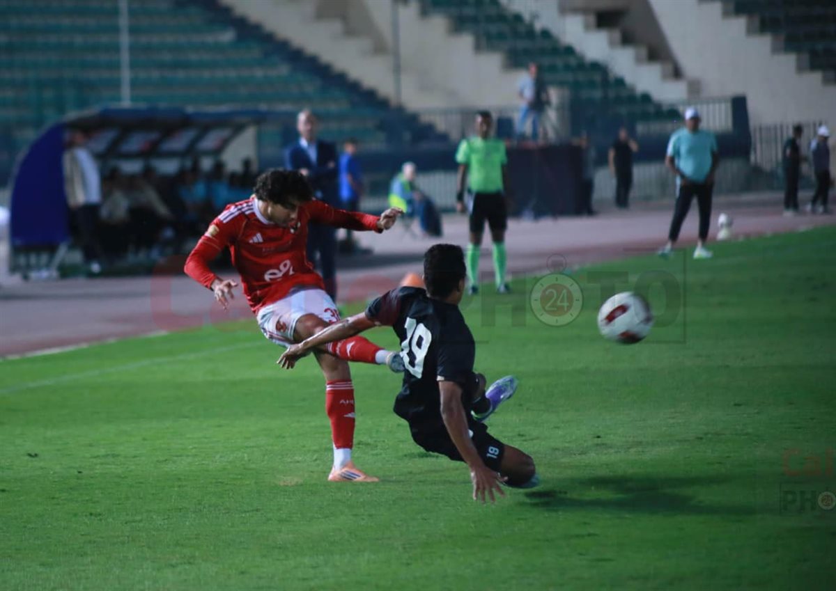 لقطات من الشوط الأول لمباراة الأهلي وبتروجت في الدوري الممتاز