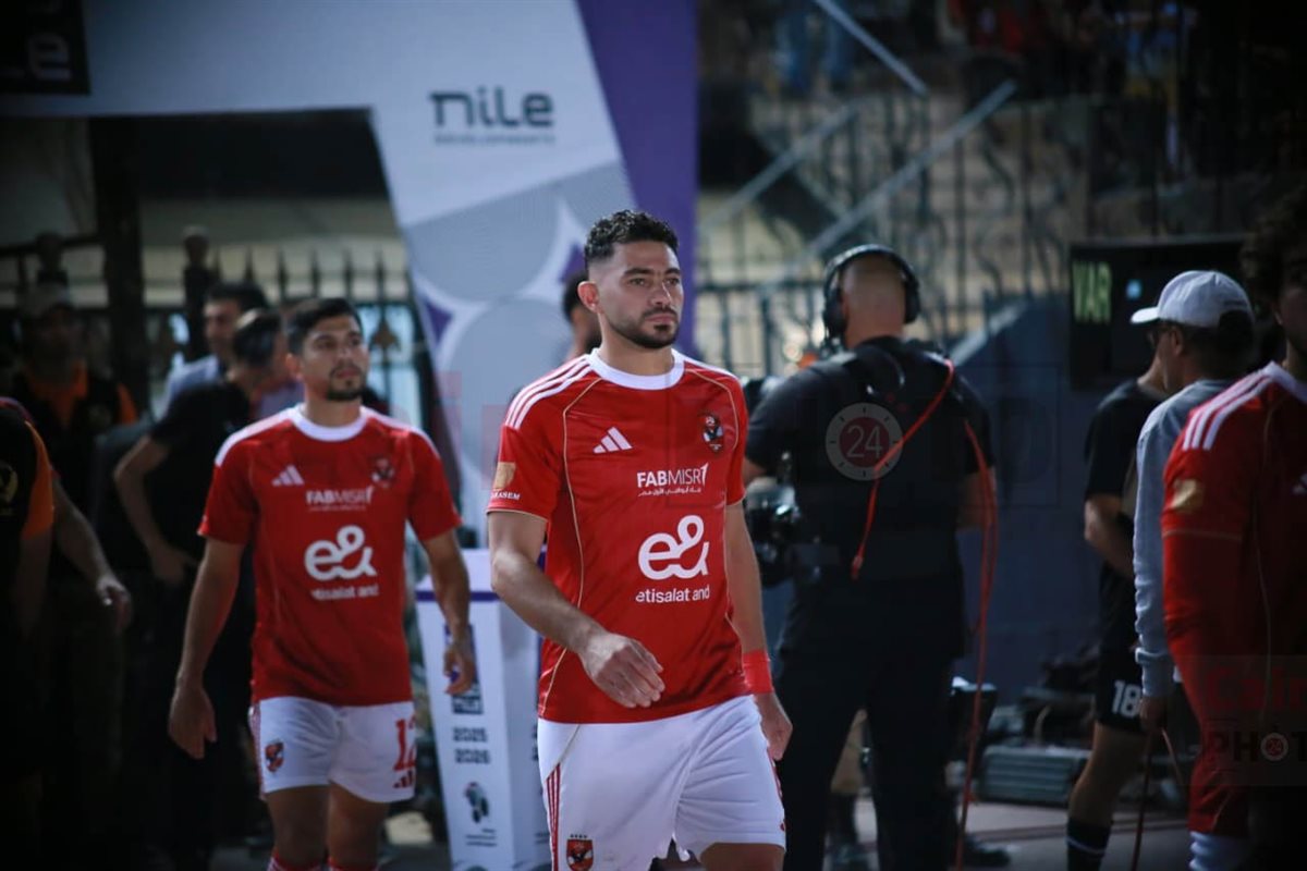 لقطات من الشوط الأول لمباراة الأهلي وبتروجت في الدوري الممتاز