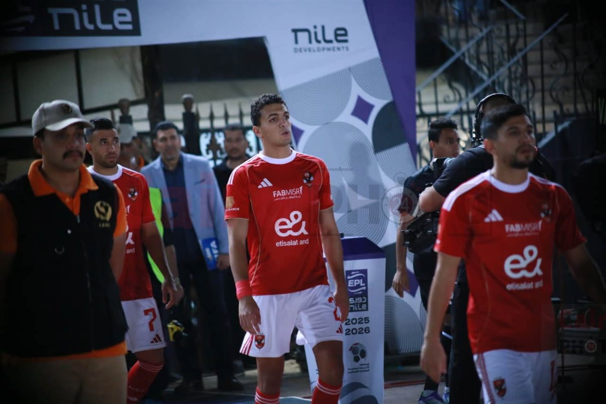 لقطات من الشوط الأول لمباراة الأهلي وبتروجت في الدوري الممتاز