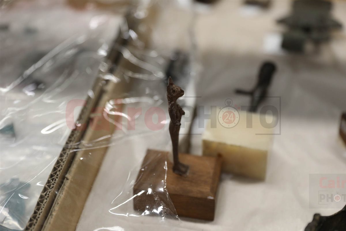  تماثيل الآلهة 