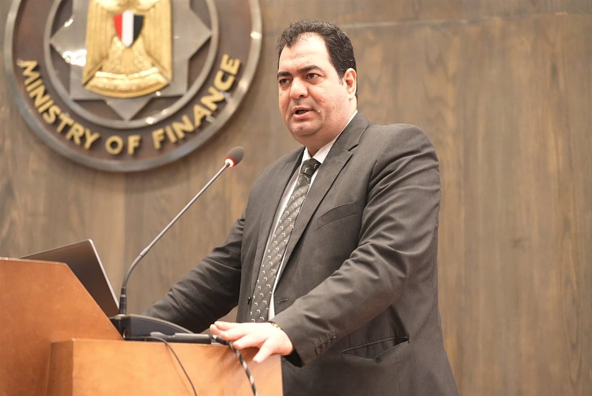 أحمد العسقلاني نائب رئيس مصلحة الجمارك،