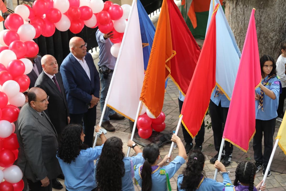  محافظ القاهرة يشارك طلاب مدرسة قصر الدوبارة فعاليات الطابور المدرسي