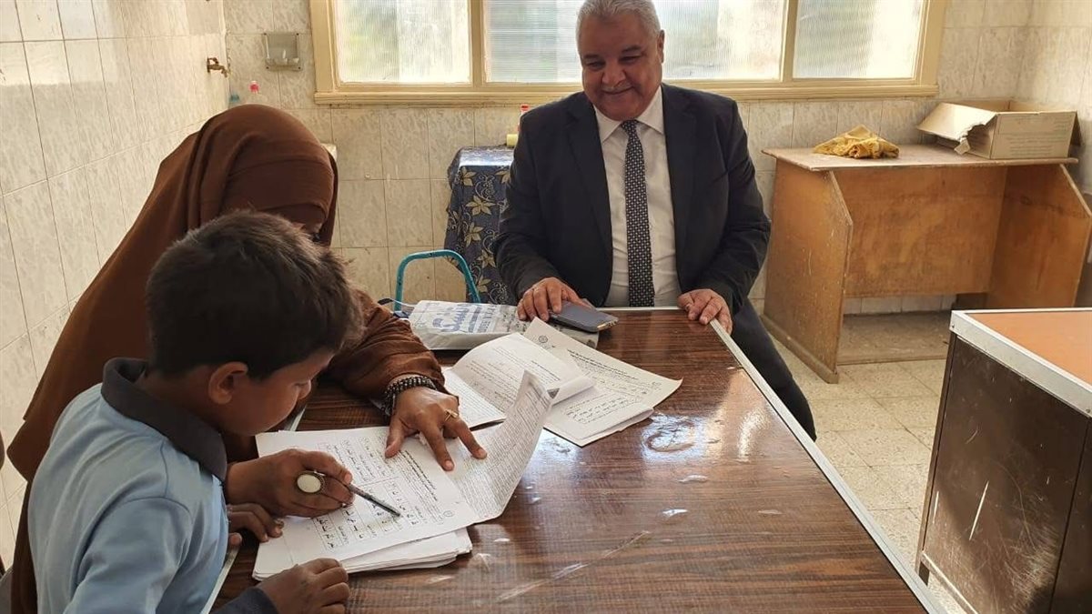 وكيل تعليم الأقصر يتابع برنامج تنمية مهارات القراءة والكتاب