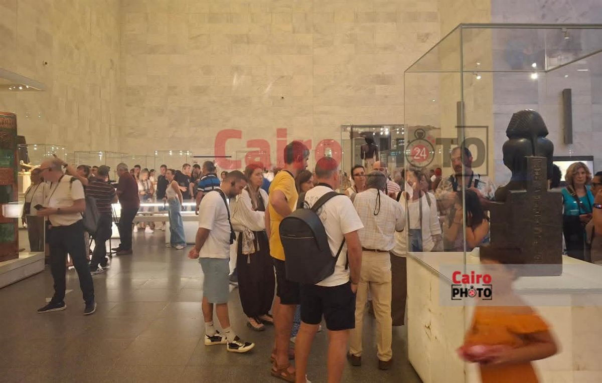 إقبال السائحين على المتحف القومي للحضارة&nbsp;