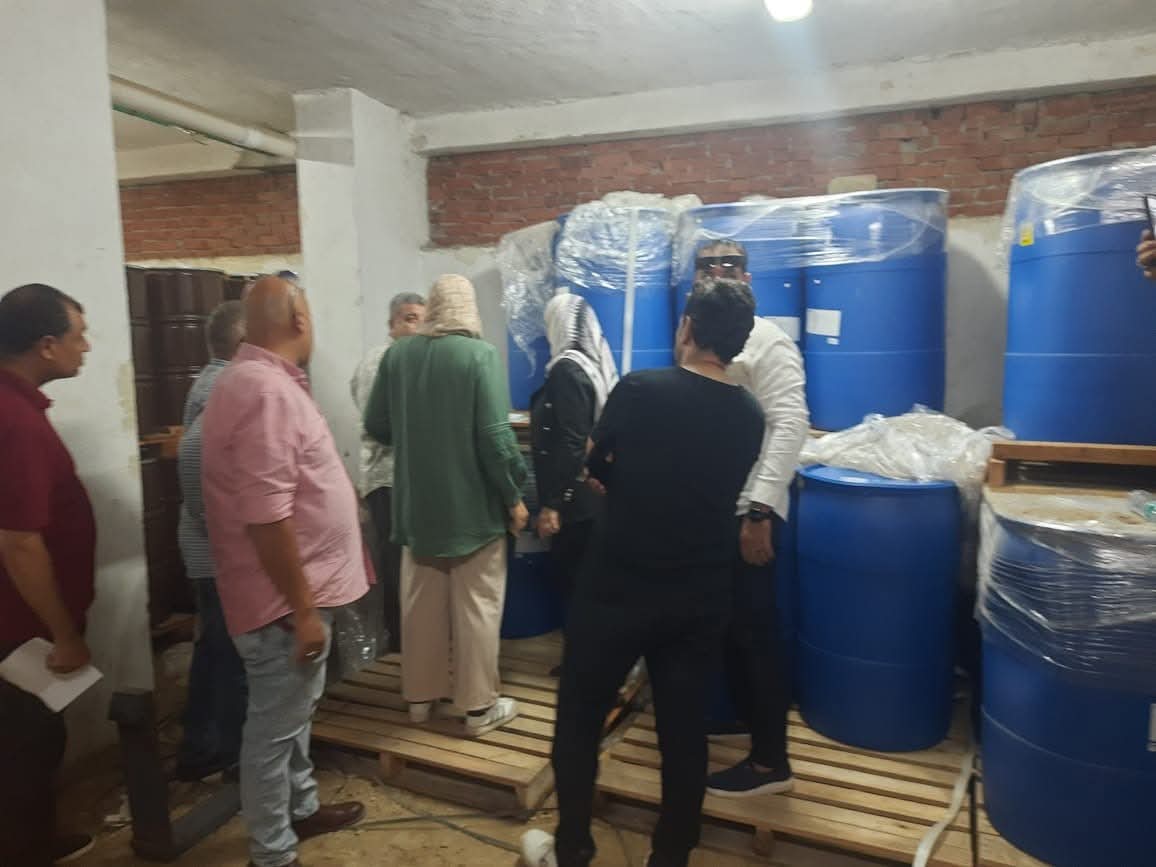 ضبط 20 طن مواد مجهولة داخل مخزن غير مرخص لصناعة الحلاوة الطحينية بالمنوفية