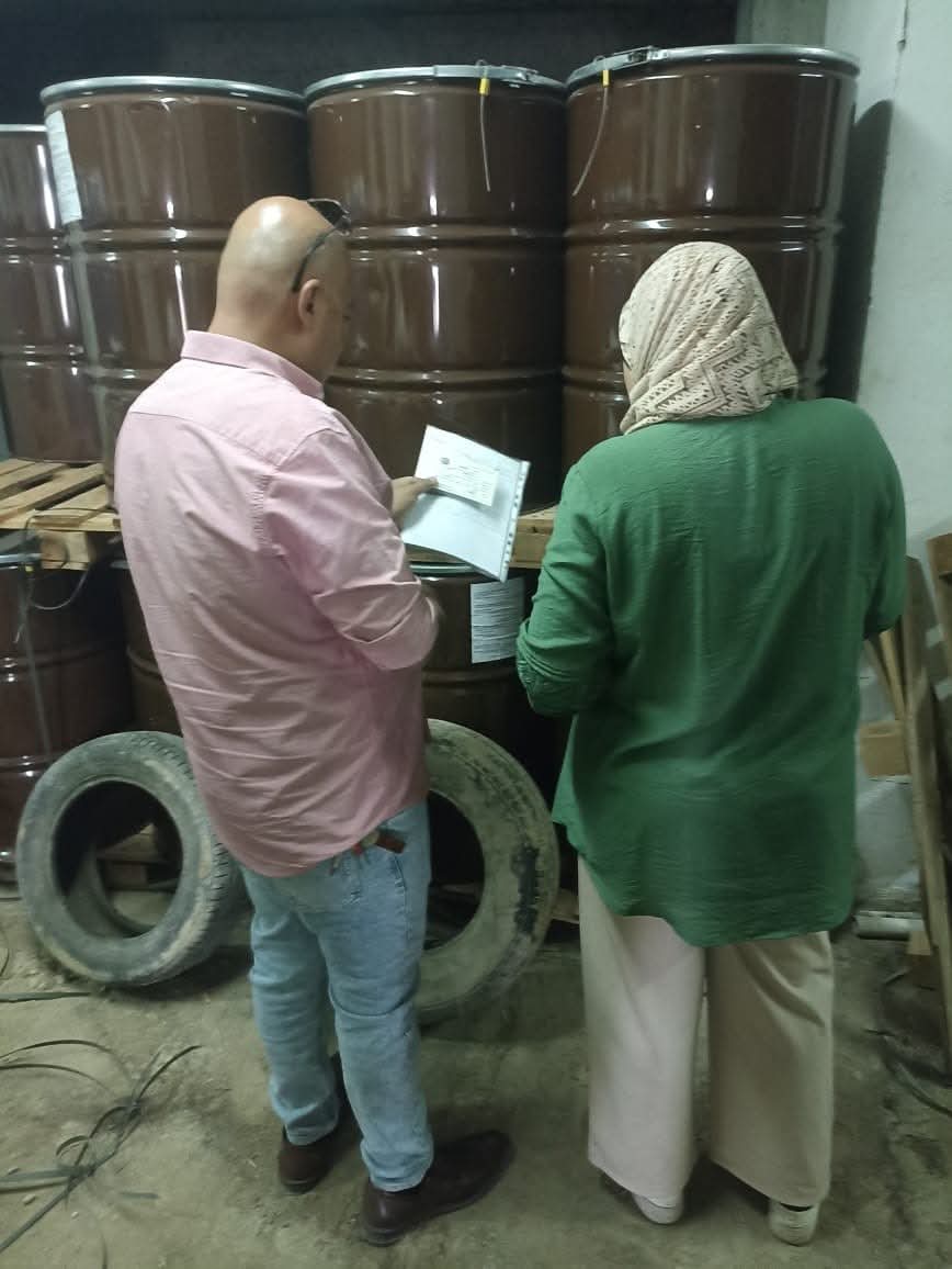 ضبط 20 طن مواد مجهولة داخل مخزن غير مرخص لصناعة الحلاوة الطحينية بالمنوفية