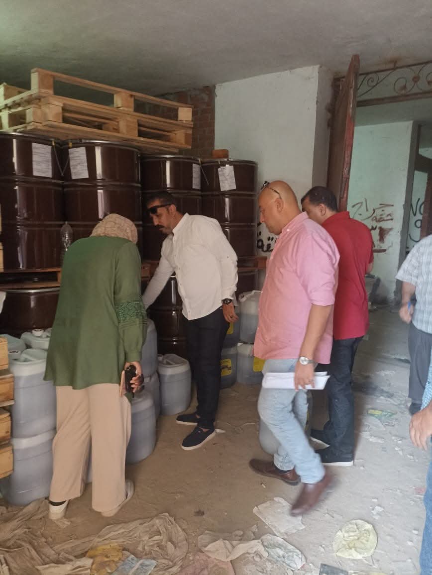 ضبط 20 طن مواد مجهولة داخل مخزن غير مرخص لصناعة الحلاوة الطحينية بالمنوفية