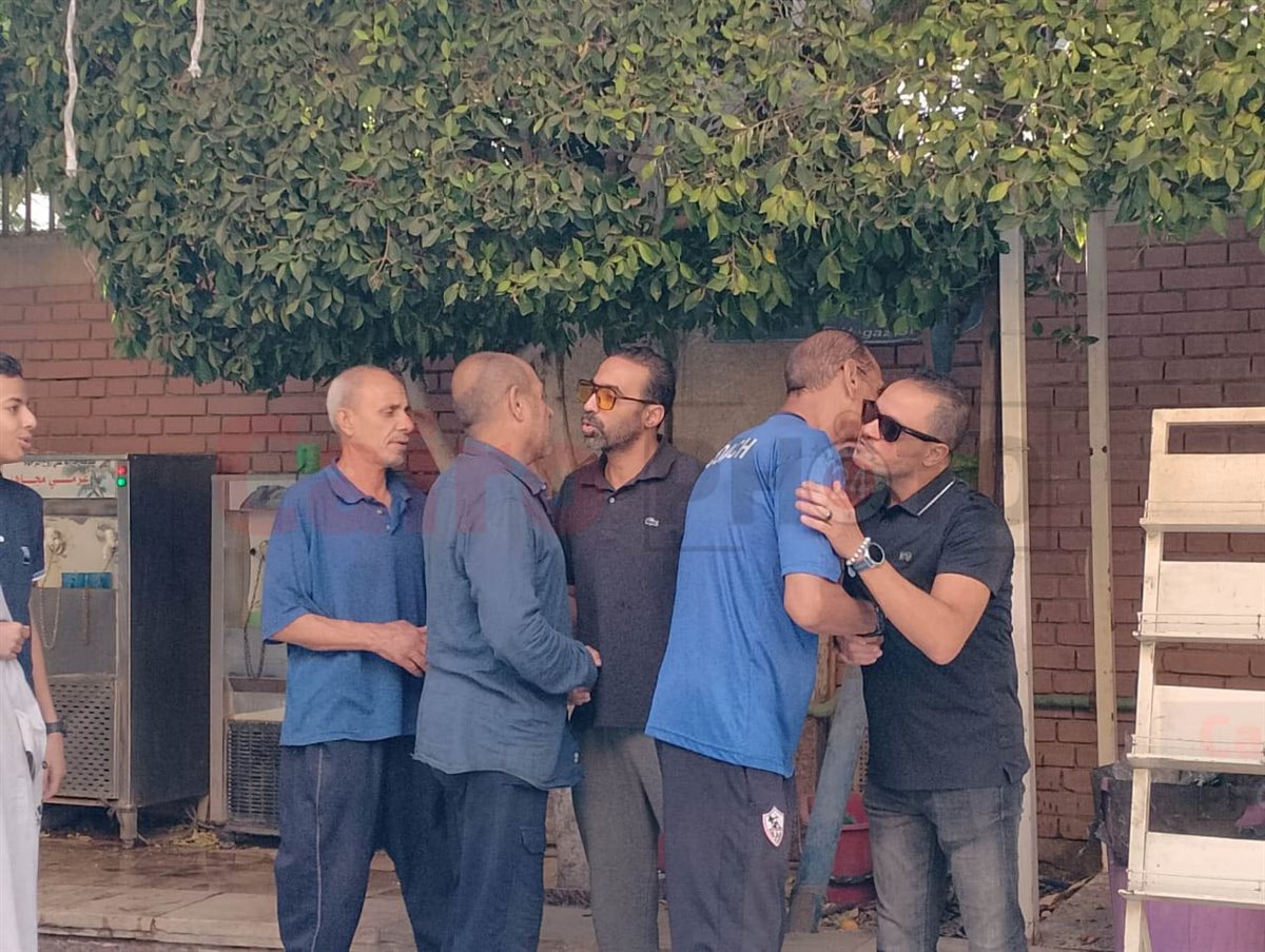 <strong>تشييع جثمان والد جمال حمزة نجم الزمالك الزمالك</strong>